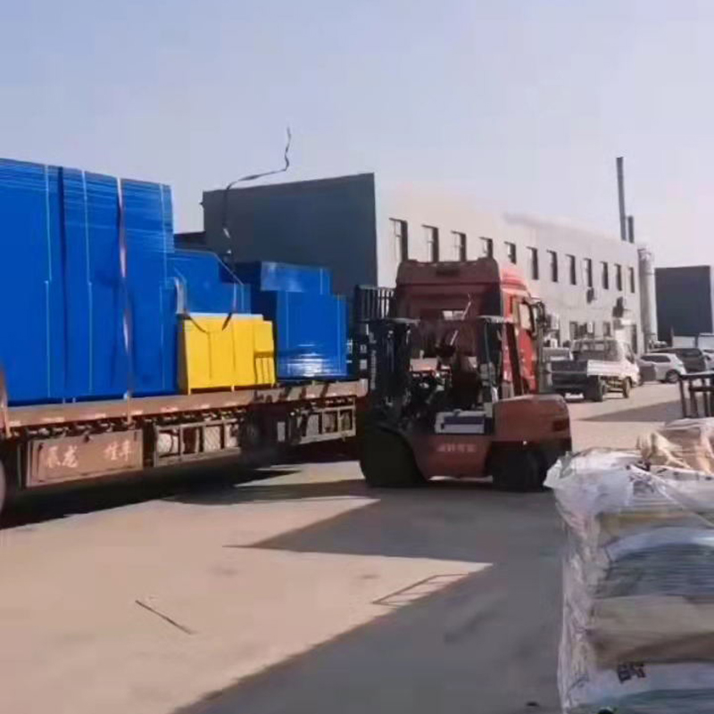 脫水篩板裝車.jpg